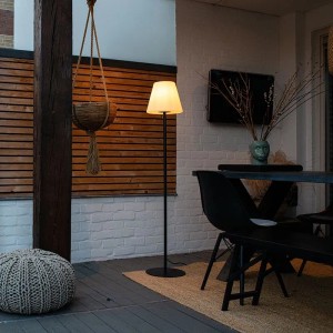 QAZQA Außen Stehlampe Schwarz mit Weißem Schirm IP65 25 cm Virginia