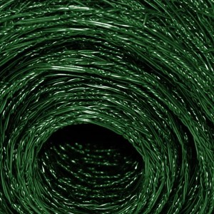 Detailaufnahme: Rolle grüner Karat Drahtzaun, Sechseckgeflecht, Maschenweite 25mm.