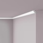 Weiße NOEL & MARQUET NMC QR Eckleiste/Zierleiste (2m) an Wand und Decke.