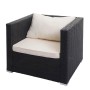 Schwarzer Poly-Rattan Sessel mit cremefarbenen Kissen, ein Modul der Gartenmöbel-Garnitur.