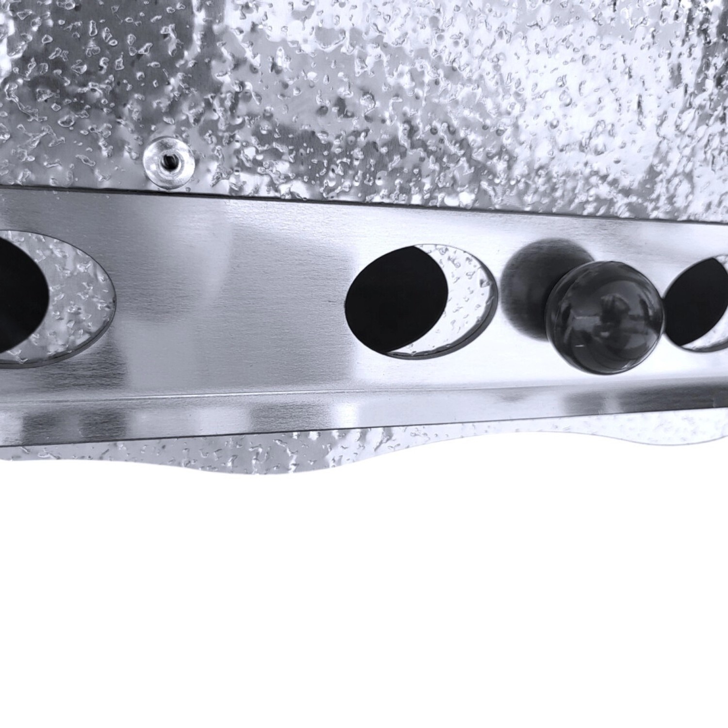 Detailaufnahme: Schaschlikgrill Astana Deluxe aus Edelstahl mit Luftzufuhr-Regler.