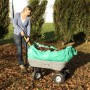 Grauer Haemmerlin Gartenwagen 4x4 mit Kipper und Laub im Einsatz.