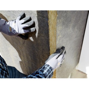 Rockwool Fixrock Fassadendämmung WLG 035, 60mm, wird an Fassade angebracht.