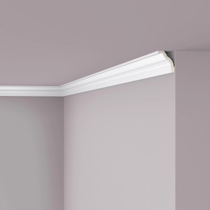 Weiße NOEL & MARQUET Eckleiste Z18 ARSTYL als Zierleiste an Decke und Wand.