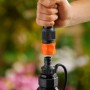 Gardena Premium Tiefbrunnenpumpe 6000/5 inox mit Schlauchanschluss im Einsatz.