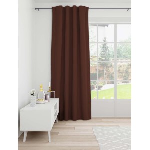 Bricoflor Verdunklungsvorhang Galdin Rost vor Fenster, kombiniert mit weißem Lowboard.