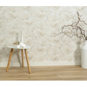 Erismann Vliestapete Fashion for Walls Floral Glow Beige mit floralem Muster und Glanzeffekt.