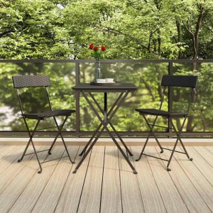 Schwarze, klappbare vidaXL Bistrostühle (2 Stk.) aus Poly Rattan und Stahl auf einem Balkon.