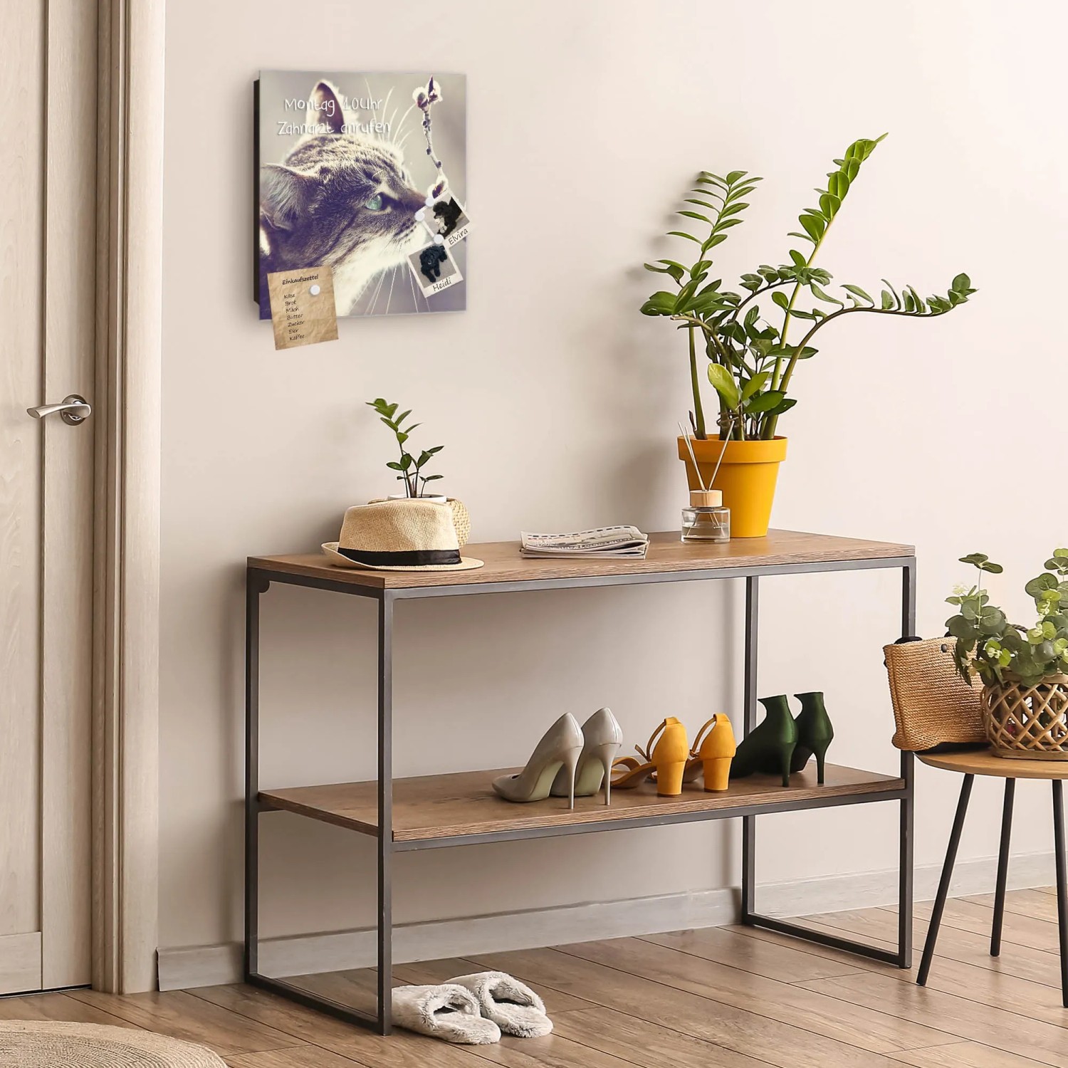 Schwarzer Schlüsselkasten mit Glasfront, Motiv Weidenkätzchen, 50 Haken, magnetisch und beschreibbar.