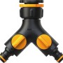 Fiskars 2-Wege-Ventil für Sprinkler-Systeme, Multi On/Off Doppelhahnverbinder aus schwarzem Kunststoff mit gelben Ventilen.
