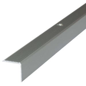 Dalsys Treppenkantenprofil aus Aluminium, champagnerfarben, L-förmig mit geriffelter Oberfläche und Schraubloch. Für Laminat & Parkett.