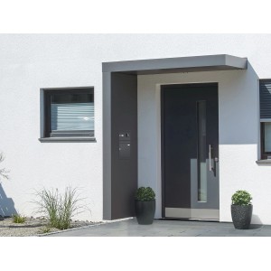 Modernes Gutta Rechteckvordach BS PLUS 200 in Anthrazit mit Klingel, Sprechanlage und Kamera am Hauseingang.