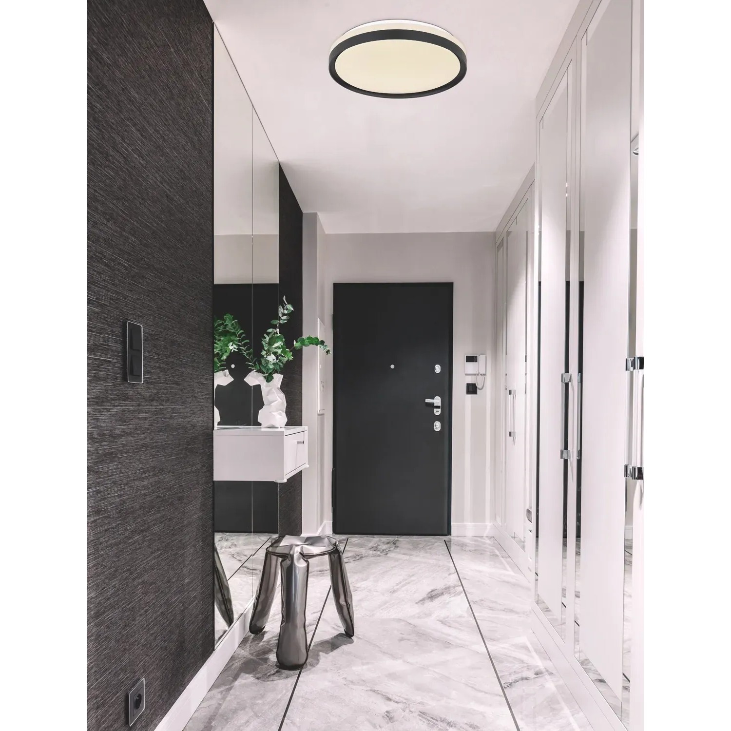 Moderne LED-Deckenleuchte Sonny, schwarz/weiß, Ø 39cm, dimmbar, mit Nachtlichtfunktion im Flur.