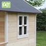 Detailansicht: EXIT Loft 300 Holzspielhaus in Natur mit Fenster.