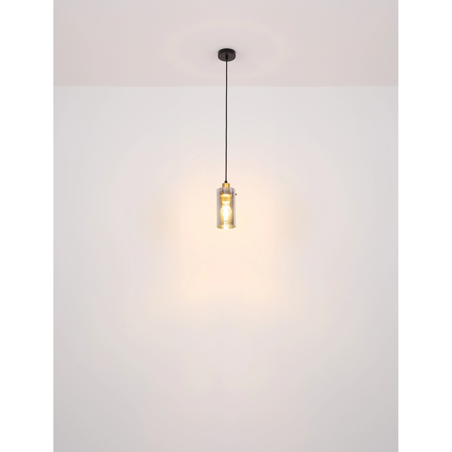 Globo Design-Tischlampe Fanni, schwarz matt mit Rauchglas, 26cm hoch. Dekorative Leuchte für modernes Ambiente.