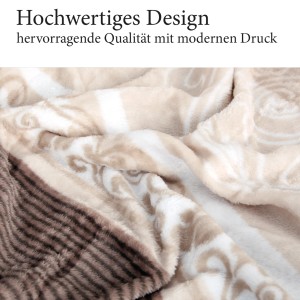 Beige Kuscheldecke Flanell mit Ornament Muster, 130x170 cm. Weiche Wohndecke für Sofa oder Bett.