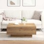 Quadratischer Couchtisch Artisan-Eiche aus Holzwerkstoff, 80x80 cm, im modernen Wohnzimmer.
