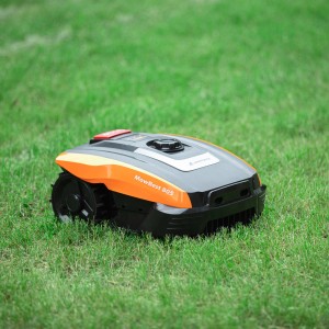 Yard Force Mähroboter MowBest 805 auf Rasen. Kompakter Rasenroboter für Flächen bis 250 m².