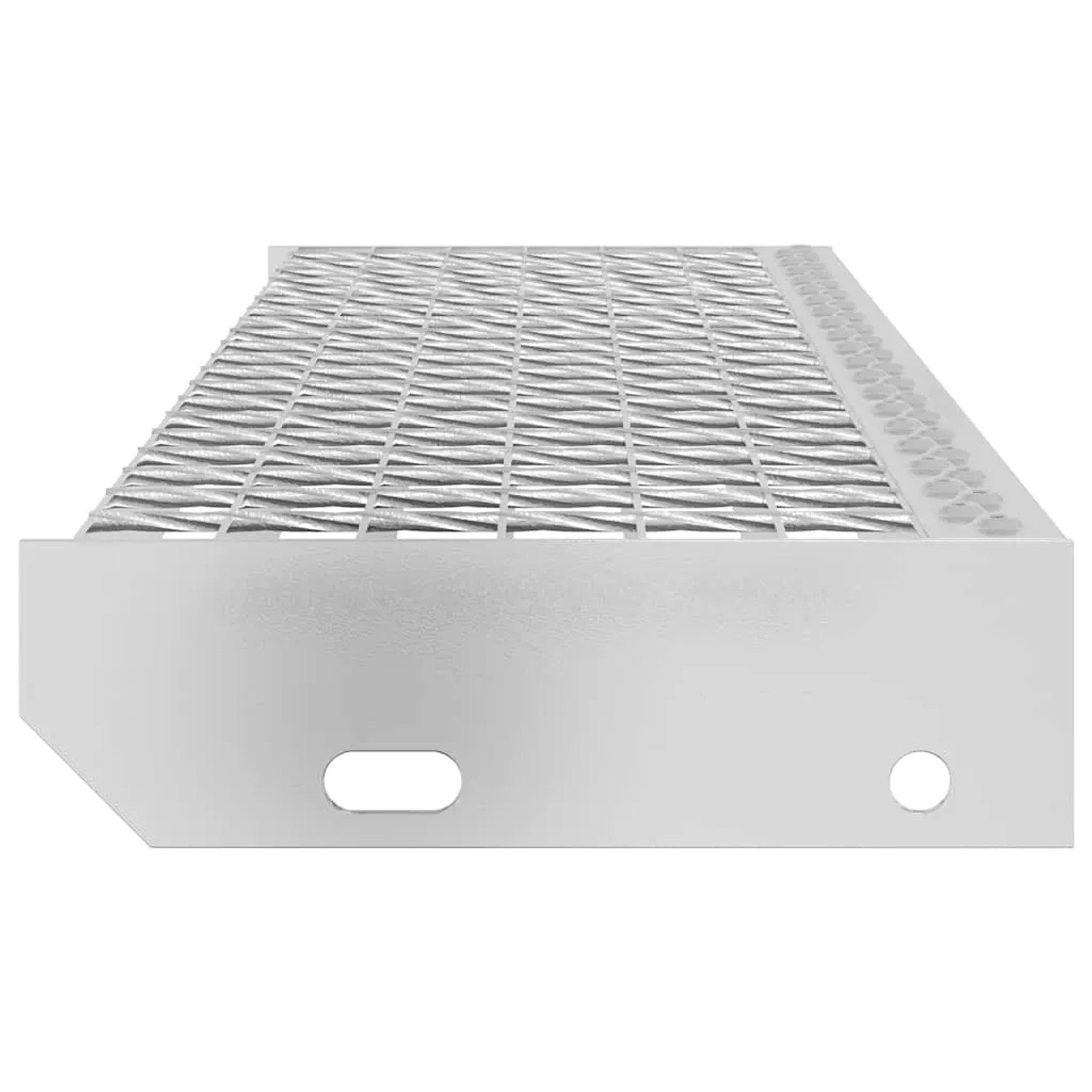 Silberne Gitterroststufe aus verzinktem Stahl mit rutschfester Oberfläche und Befestigungslöchern.