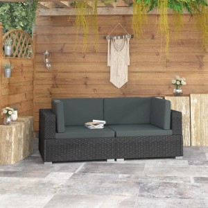 Schwarzes vidaXL Ecksofa 2er-Set aus Polyrattan mit grauen Auflagen im Garten.