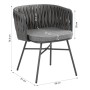 Grauer Gartenstuhl aus Metall mit geflochtener Rattanoptik und weichem Sitzkissen. Teil eines Gartenmöbel-Sets.