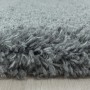 Detailansicht: Ayyildiz Hochflorteppich Fluffy 3500, hellgrau, weicher Flor.