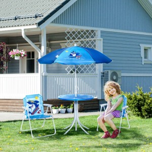 Blaues Outsunny Kinder Garten Tisch- und Stuhlset mit Sonnenschirm und Hai-Muster für Spiel & Spaß im Freien.