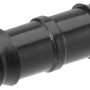 Gerader Verbinder für 16 mm Tropfrohr aus dem Geka Drip-Set zur Bewässerung von Hecken und Beeten.