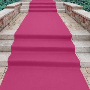 Pinker Primaflor Eventteppich Podium als Musterstück auf einer Treppe verlegt.