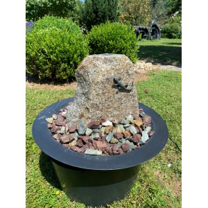 Brunnenkomplettset mit Granitstein, Quellkammer, Bronze Eidechse und Becken für den Garten.