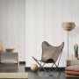 Wohnraum mit grauer Vliestapete Surfing&Sailing mit Holzplanken-Optik.