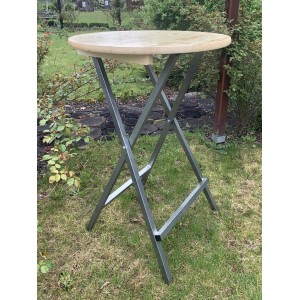 Klappbarer Stehtisch für Garten und Terrasse mit Holzplatte und Metallgestell.