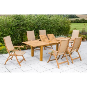 7-teiliges Gartenmöbel-Set Capri mit Doppelausziehtisch aus Akazienholz und Polyrattan-Sesseln.