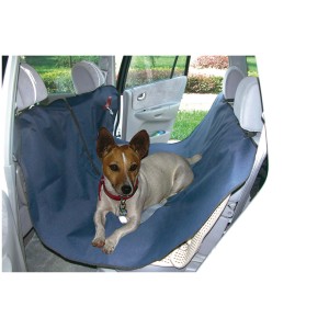 Blaue Heim Hunde-Autoschondecke 140x150 cm mit Hund im Auto.