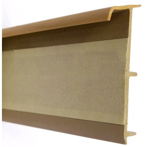 Teppich-Einklebeleiste Eiche, 50mm breit, mit Steg und Klebeband für saubere Übergänge.