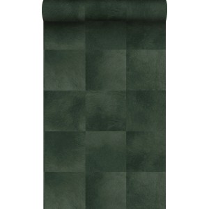 Dunkelgrüne Origin Wallcoverings Vliestapete mit Tierhautmuster und quadratischem Design.