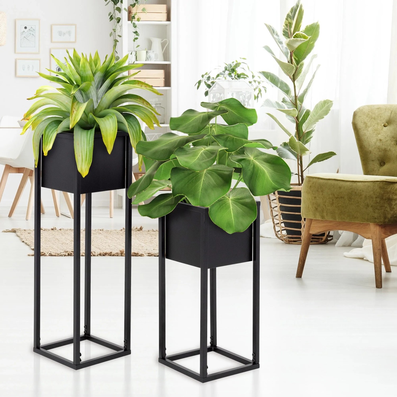ML-Design Blumenständer 2er Set, schwarz, mit Pflanzen in Übertöpfen. Dekorative Blumenkästen.
