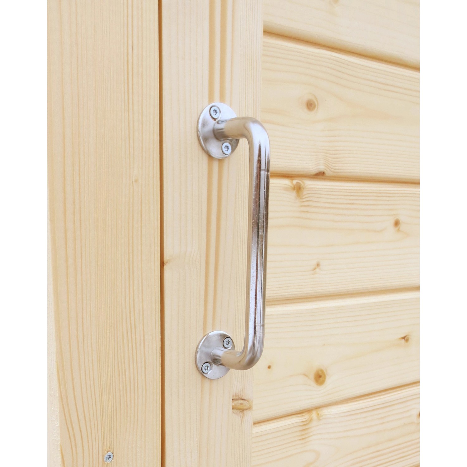 Detailaufnahme: Griff am Bertilo Gartenschrank Multibox 3 aus Holz.