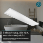 Dimmbares, weißes LUXULA LED Panel 100x25cm im Badezimmer über einer Badewanne.