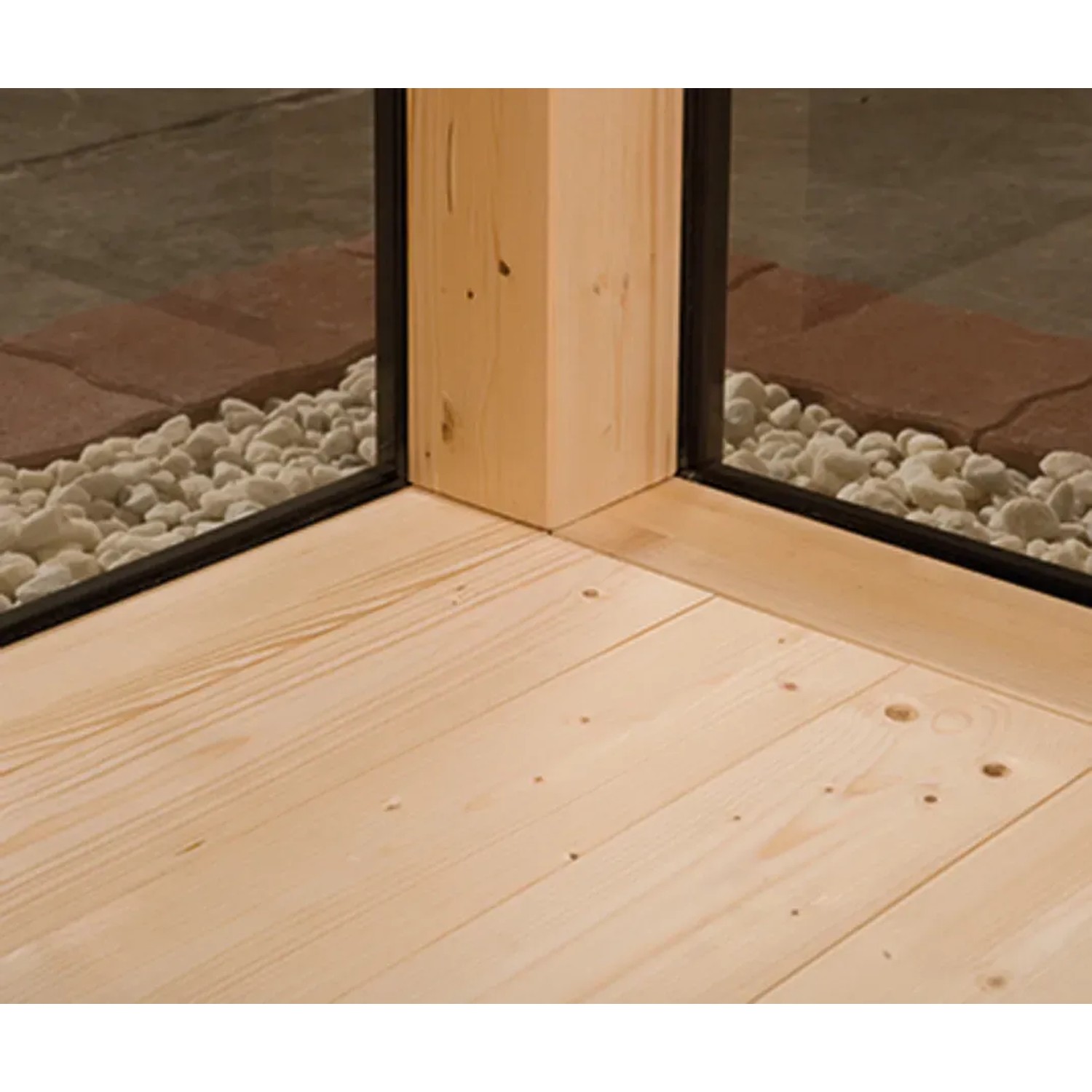 Detailansicht WEKA Designhaus Cubilis 2.0: Holzboden, Ecke mit Fensterrahmen. Natur.