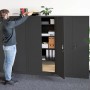 Rikta Metallschrank, 168x80x40 cm, anthrazit, mit geöffneter Tür und Ordnern.