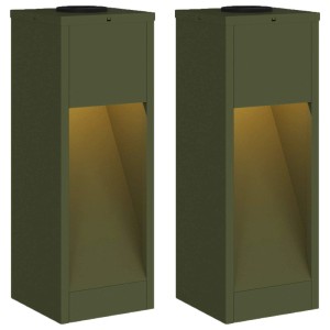 Zwei olivegrüne Solar LED Wegeleuchten aus Stahl für den Garten.