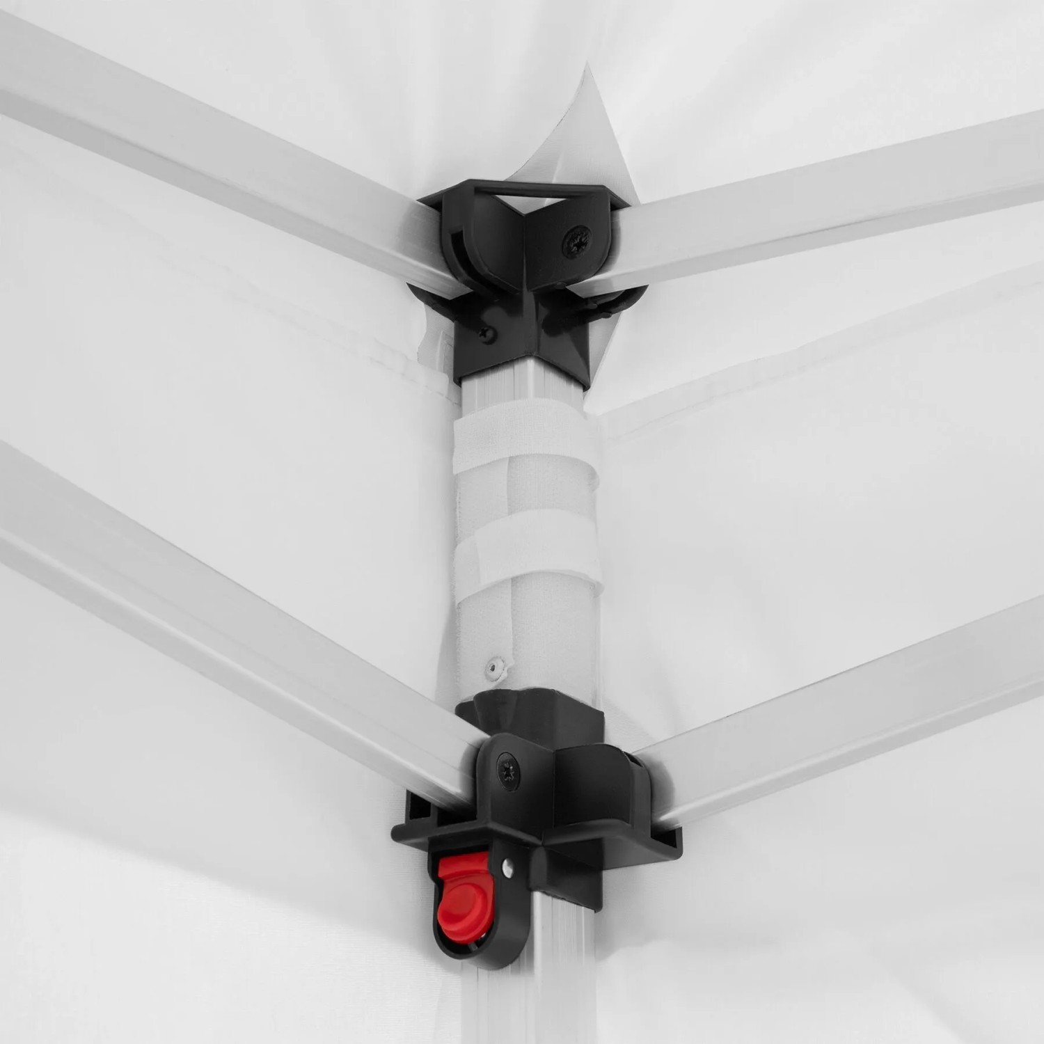Detailaufnahme des Aluminiumgestells vom weißen Faltpavillon mit Verbindungselementen.