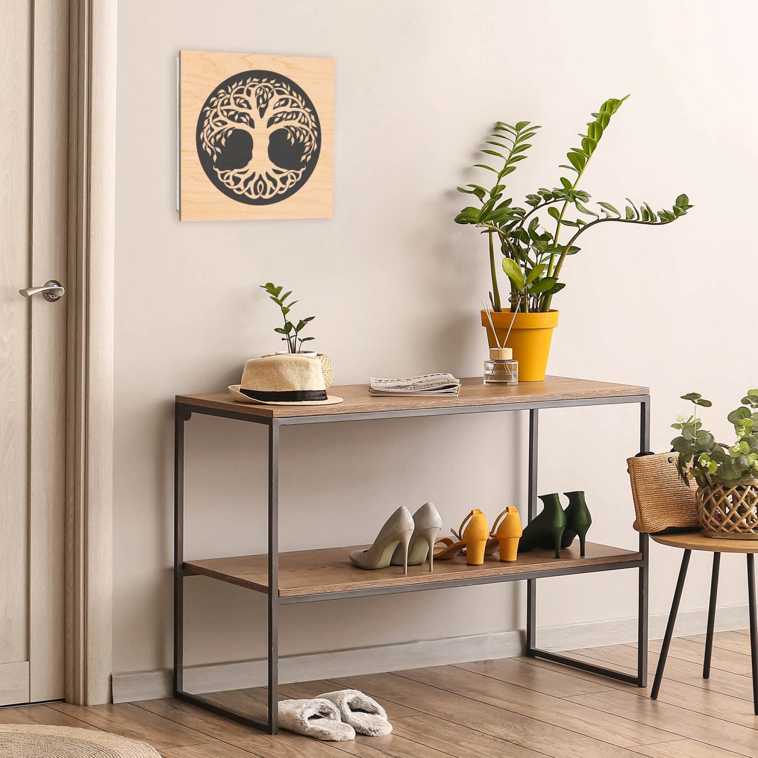 Banjado Schlüsselbox aus Holz, 30x30cm, weiß, mit Lebensbaum-Motiv im Flur.