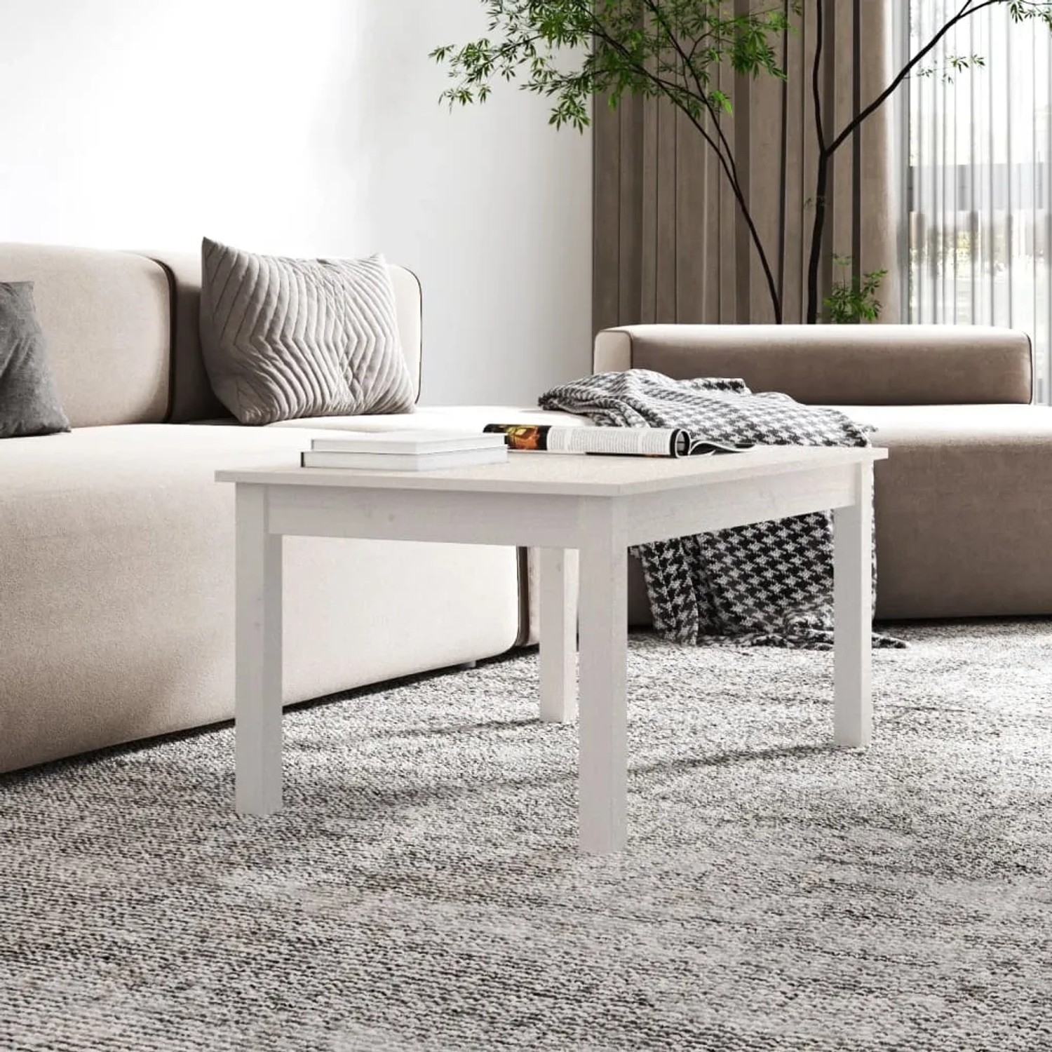 Weißer Couchtisch aus Kiefernholz (80x50x40 cm) im Wohnzimmer.