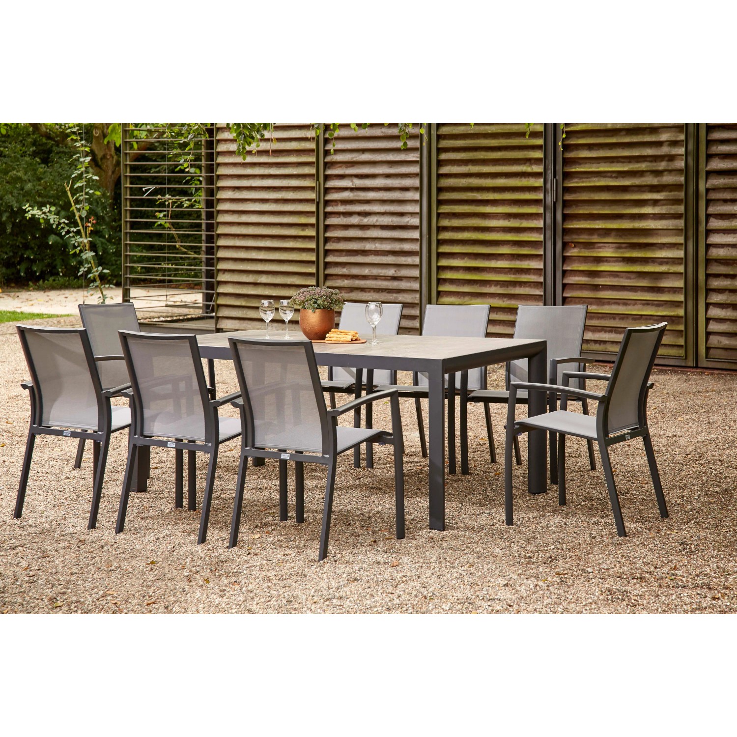 Siena Garden Stapelsessel Velia, anthrazitfarben, mit Aluminiumgestell und Ranotex-Gewebe. Gartenstuhl-Set mit Tisch.