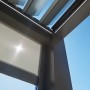 Biohort Sonnenschutzrollo für Pergola, Quarzgrau-Metallic, Detailansicht.