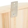 Detailaufnahme Fledermauskasten aus Tannenholz mit Metallaufhängung.