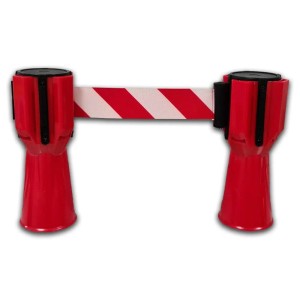 UvV Absperrset: 2 rote Leitkegel mit rot-weißem Absperrband. Ideal zur kurzfristigen Absperrung.