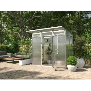 KGT Gewächshaus Alu blank 3,5 m² mit geöffneter Tür im Garten.